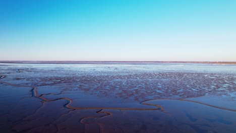 Paisaje-Estético-Hermosos-Patrones-Que-Se-Encuentran-En-La-Naturaleza-En-La-Bahía-De-Arcachon,-Francia