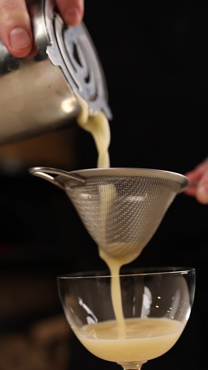 Versare un cocktail