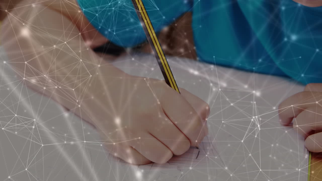 학교에서 그의 책에 그림을 그리는 백인 소년에 대한 연결 네트워크