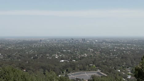 vista de pájaro de la ciudad de adelaide vista desde forest valley en australia