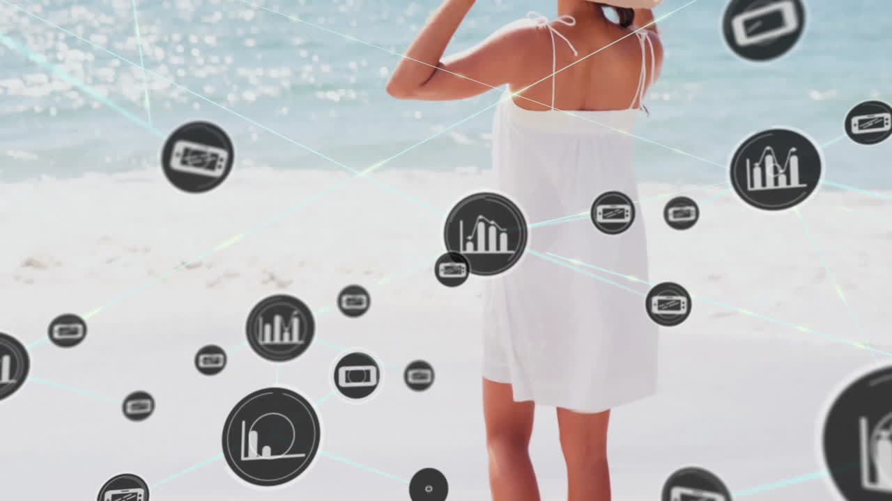 animación de redes de conexiones con íconos gráficos sobre mujer caucásica en la playa