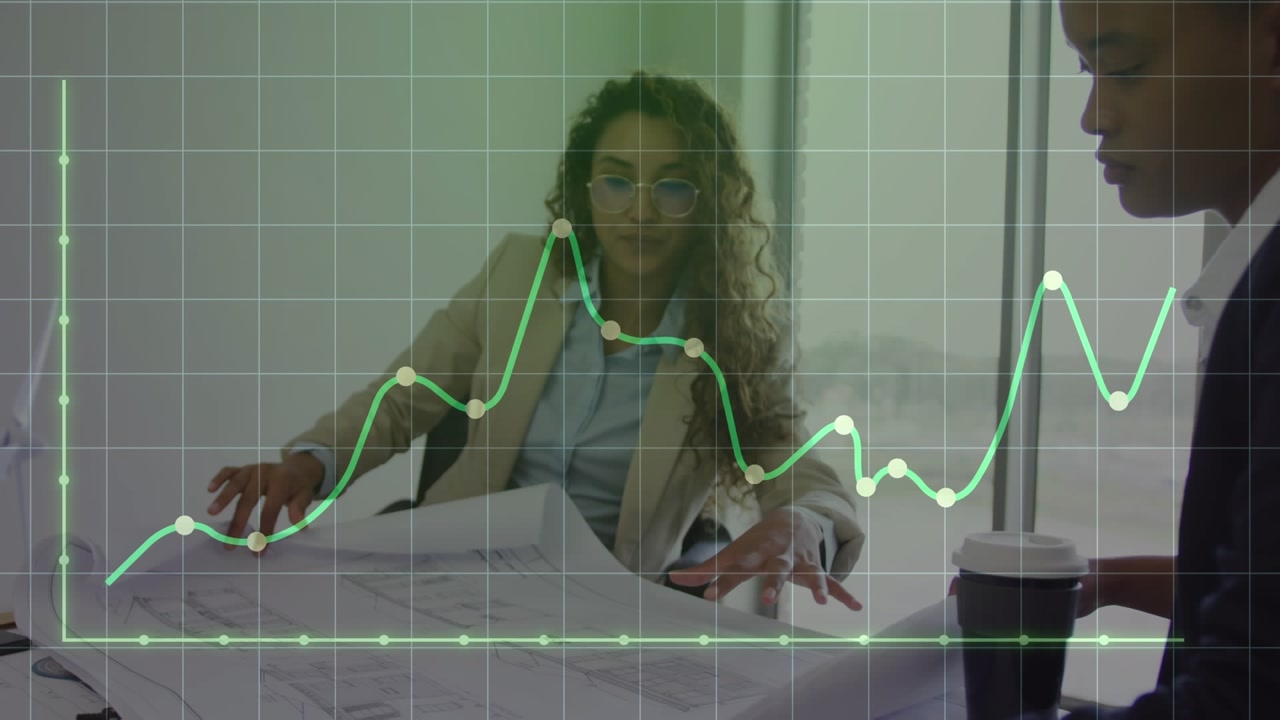 Animazione di elaborazione dati finanziari su un uomo d'affari che usa il computer.