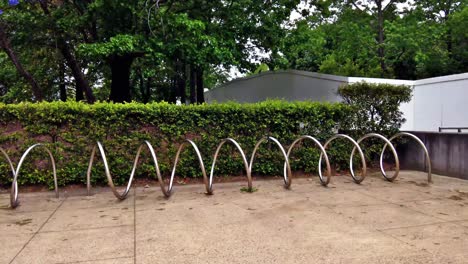 una innovadora instalación de estacionamiento de bicicletas en una de las principales universidades australianas proporciona una estructura más segura