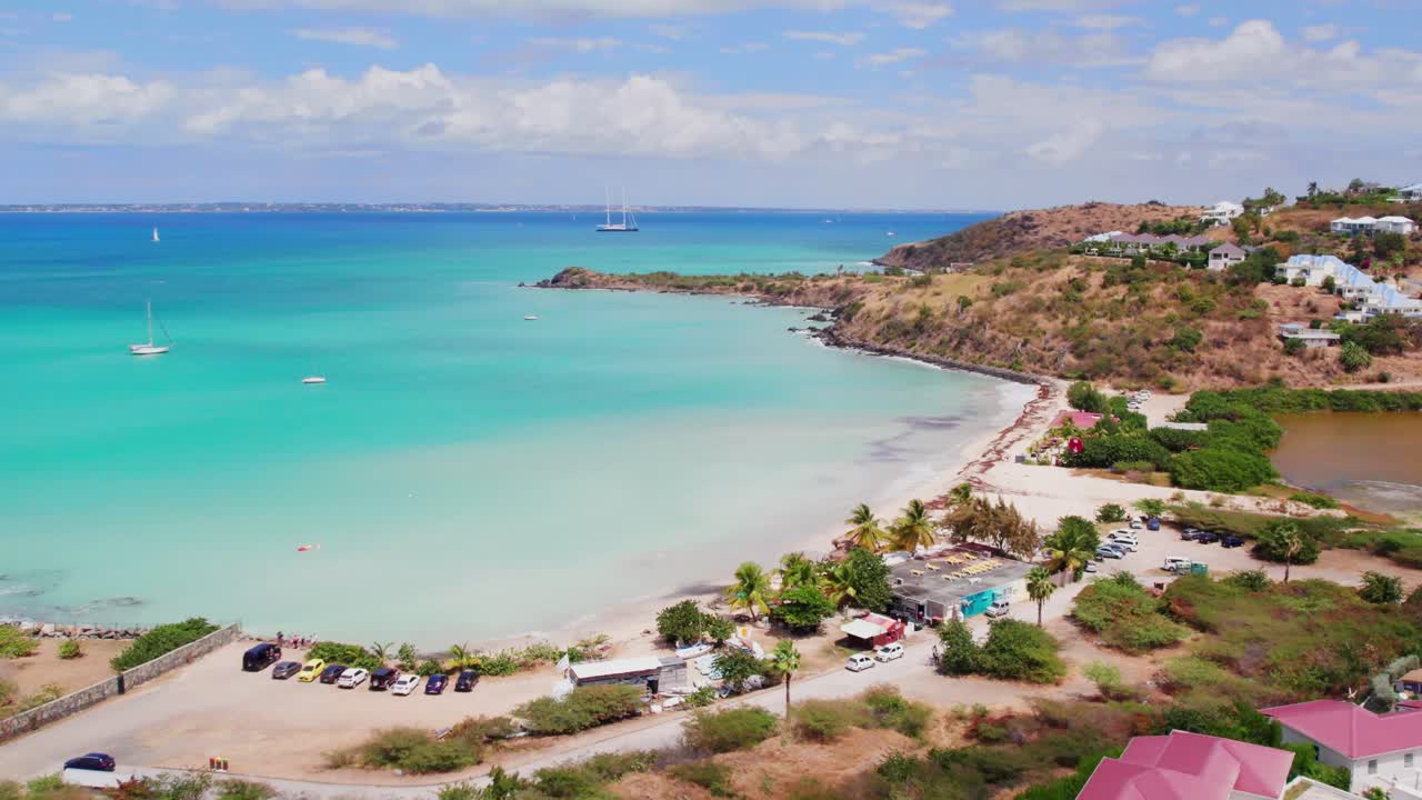 La grandiosità delle spiagge di St. Martin dall'altezza di un drone.