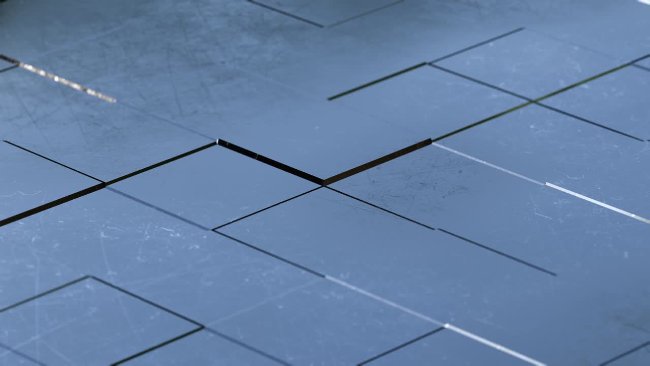 박이는 걱거리는 금속 사각형 타일 배경