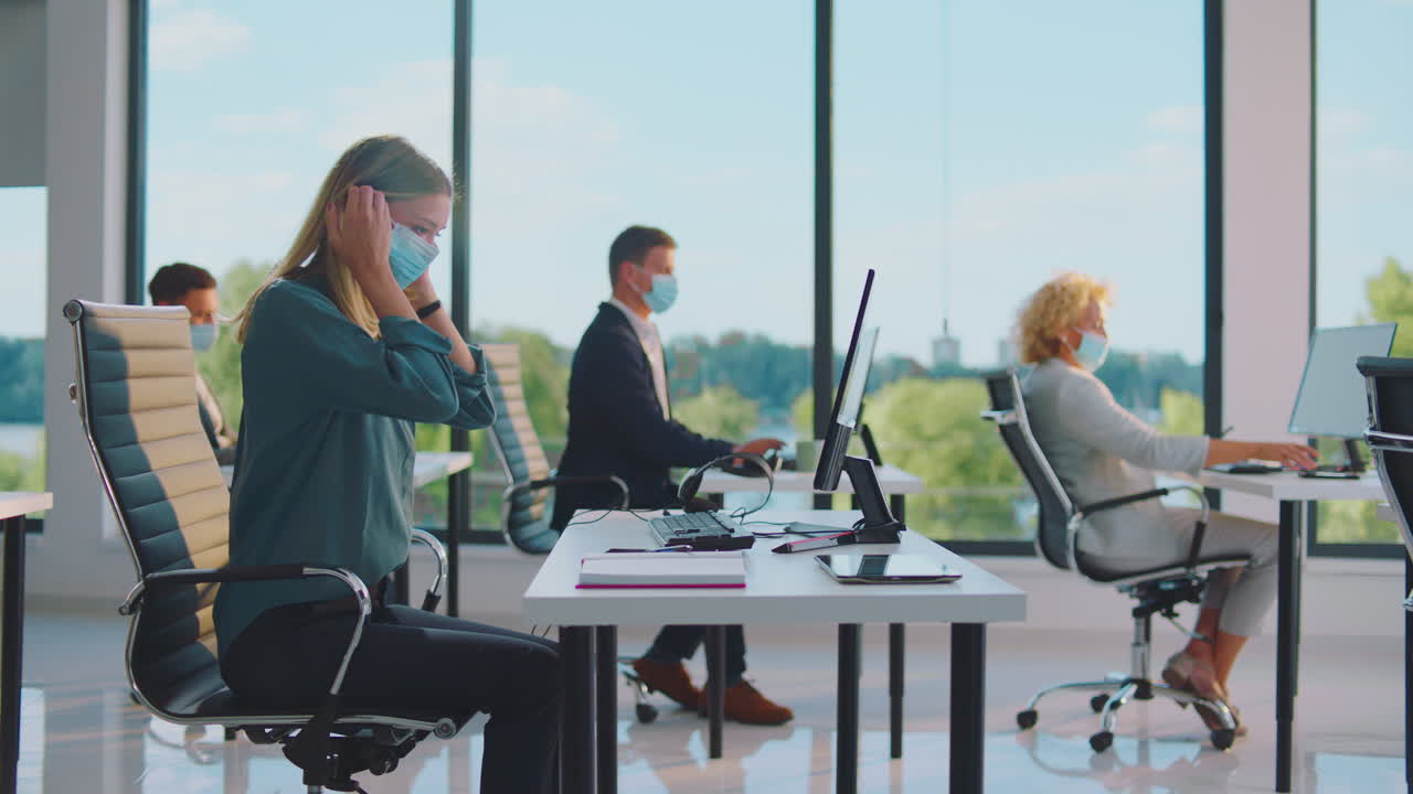 팬데 기간 동안 사무실 직원