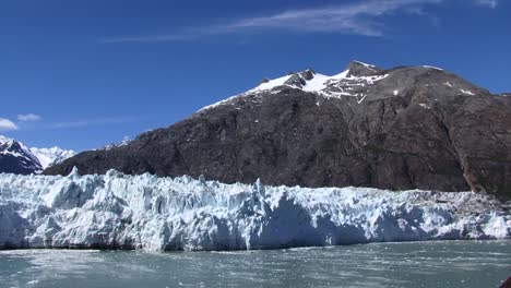 glaciar margerie en un día soleado, alaska
