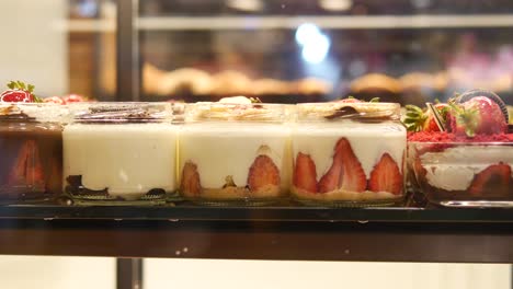 exhibición de postres de fresa