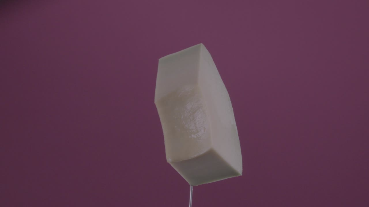 авокадо вращается с петлей на экране фуксии для хроматического ключа