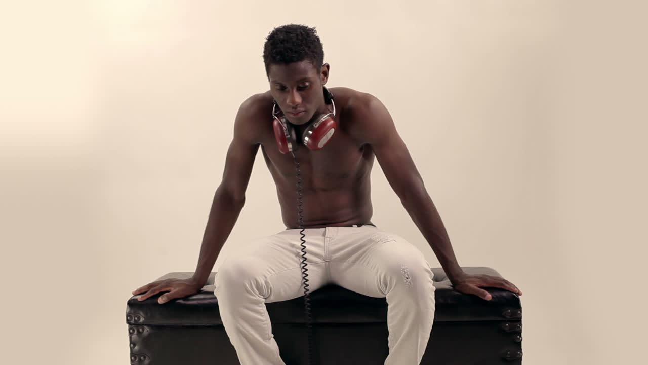 joven bailando video 04