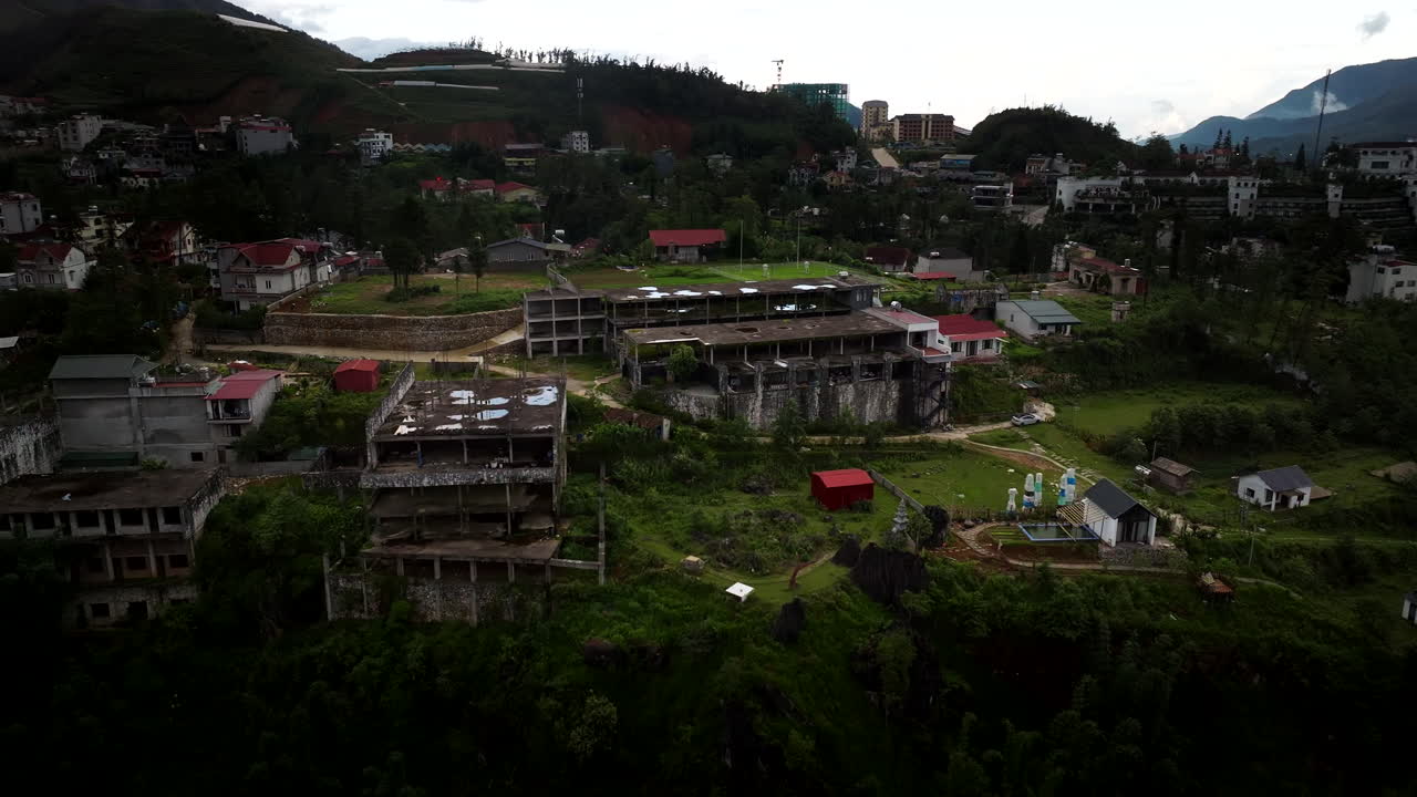 베트남 사파에 있는 버려진 호텔의 오래된 폐허