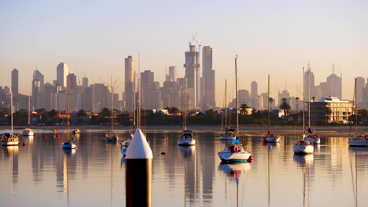 세인트 킬다 부두 타임랩스에서 멜버른 도심 선라이즈 타임랩스