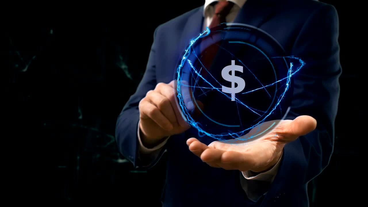 un hombre de negocios muestra un holograma conceptual con un signo de usd en su mano.