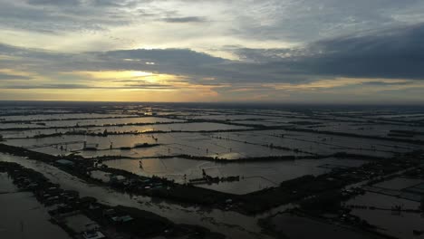 vista aérea del colorido amanecer del delta del mekong sobre tierras agrícolas y vías fluviales en vietnam-2