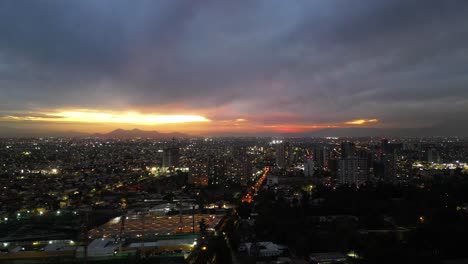 Atardecer-De-Otoño-En-Santiago-De-Chile