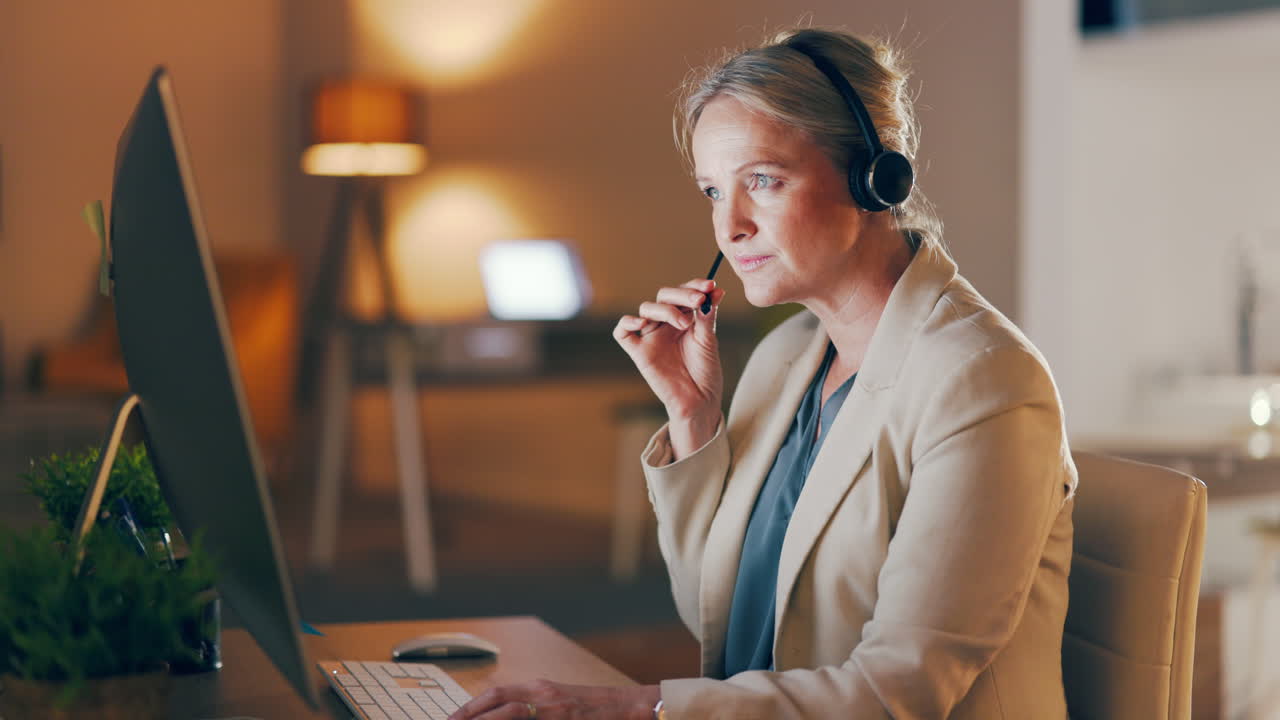 Microphone, woman or consultant in call center