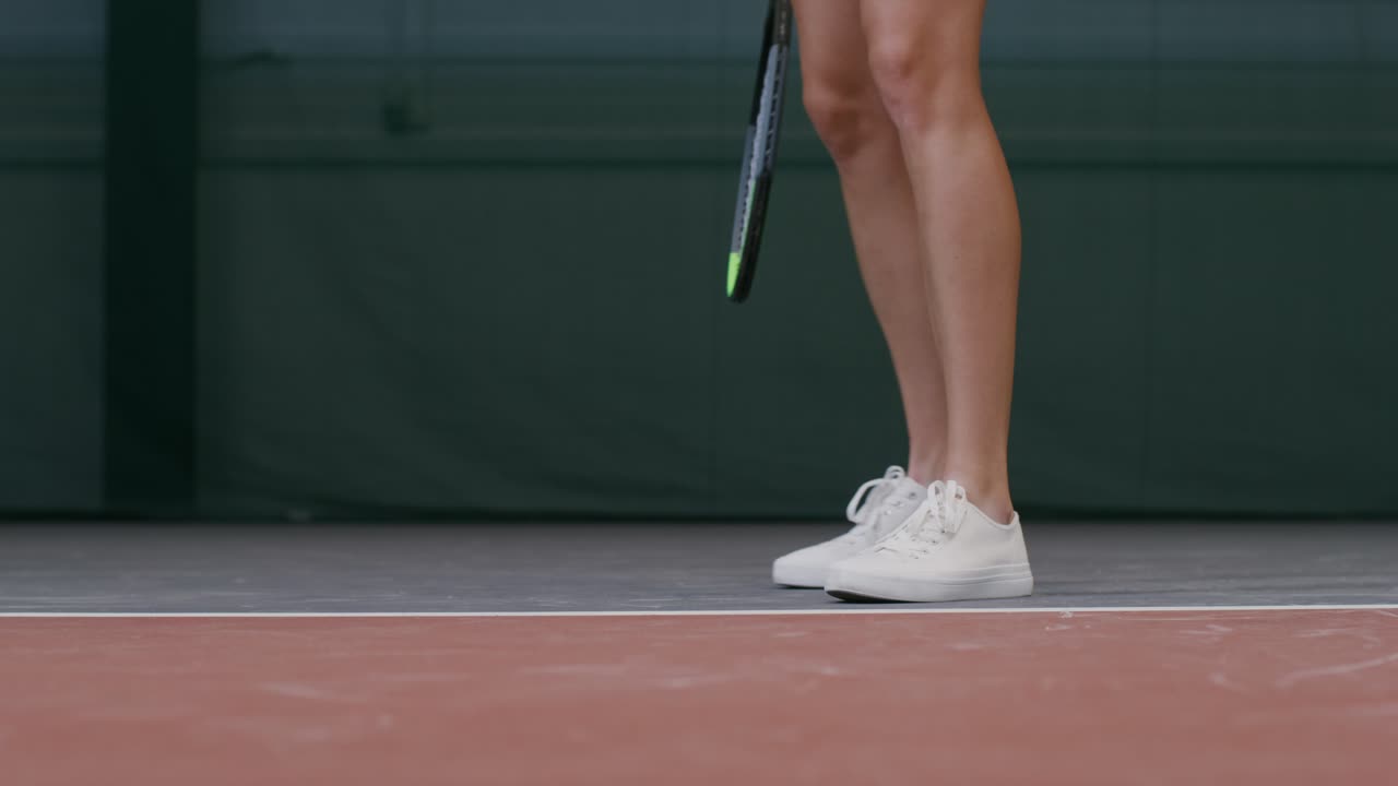 테니스를 하는 여자