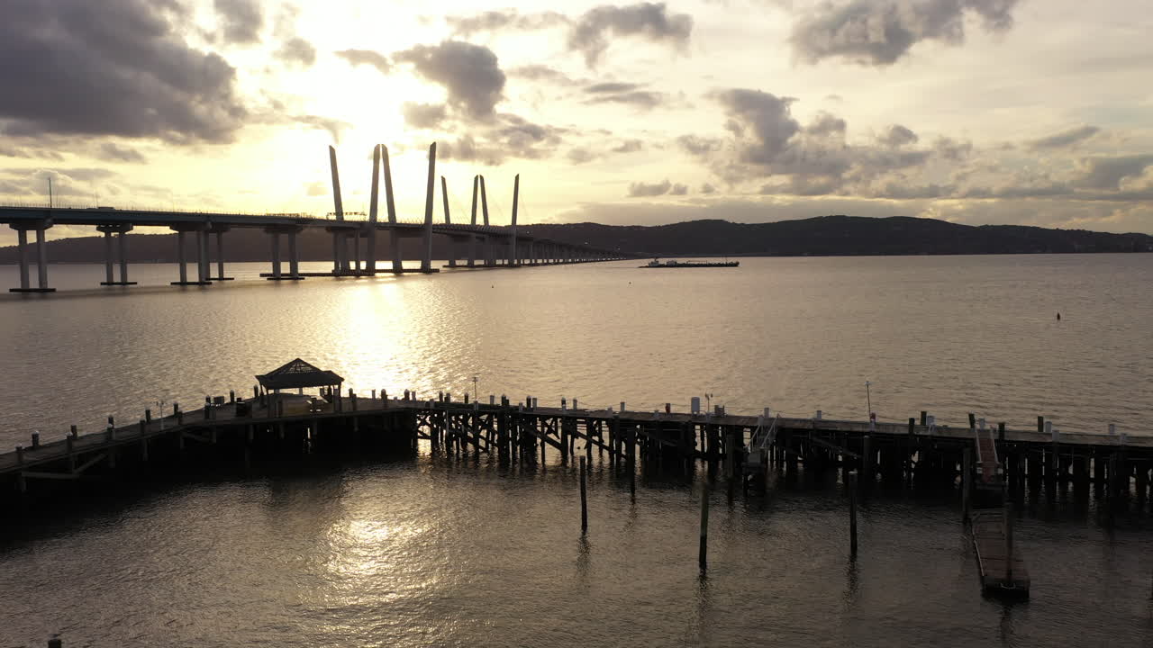 마리오 m으로 tarrytown 정박지 상공에서 공중 촬영