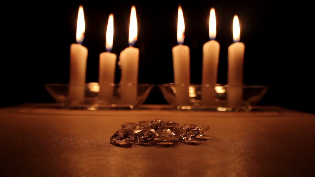 las velas místicas que queman la oscuridad 1