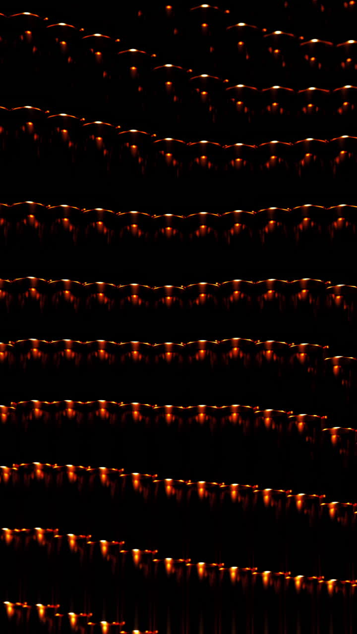 Hileras ámbar de luces goteantes sobre fondo negro, patrones de ondas rítmicas como una forma de onda analógica o una cortina de cuentas, creando un ambiente evocador.
