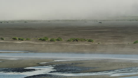 paisaje cambiante y brumoso del noroeste de islandia, ampliar la vista