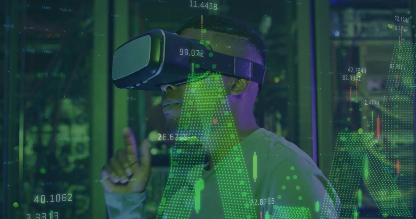 Afroamerikanischer Mann in VR-Headset mit digitalen Daten