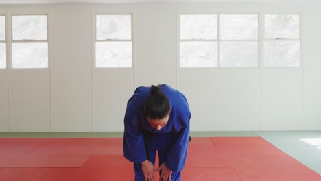 judoka inclinándose para saludar