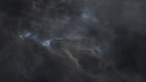 amenazantes nubes oscuras se reúnen y strom