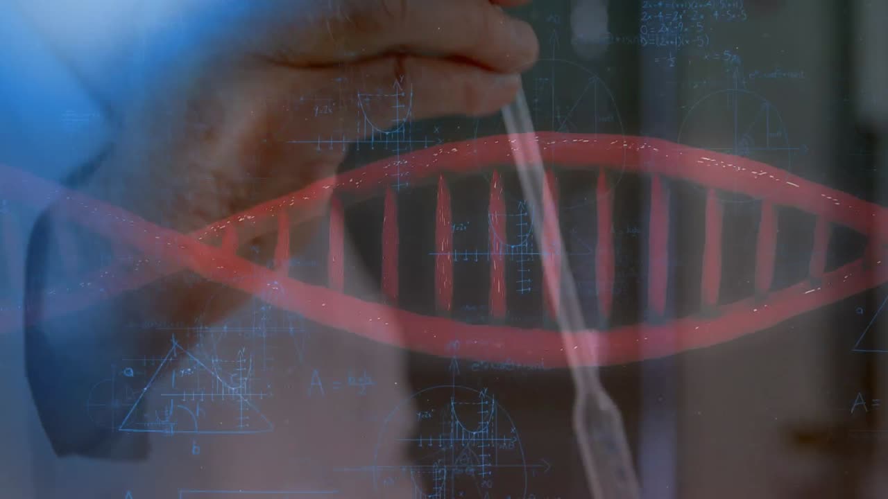 Animazione di un filamento di DNA rotante e formule matematiche su uno scienziato.