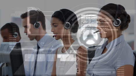 animazione dell'interfaccia digitale su persone d'affari che utilizzano cuffie telefoniche