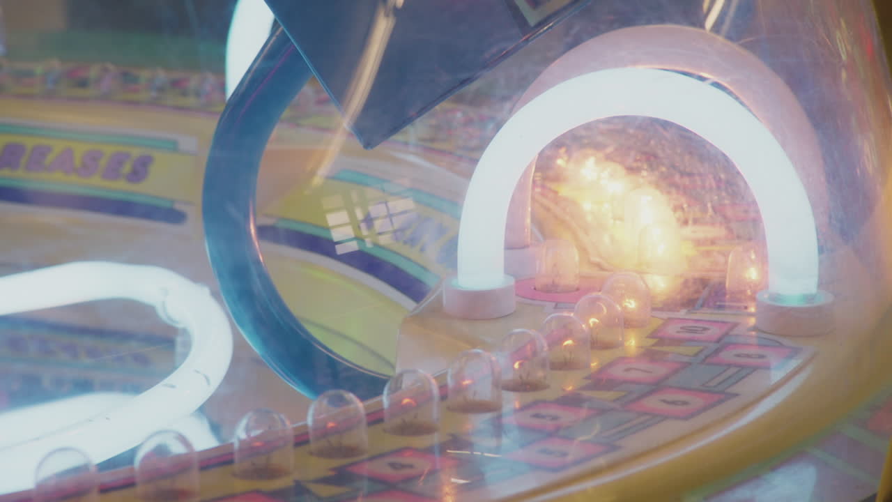 las luces parpadean en la máquina recreativa