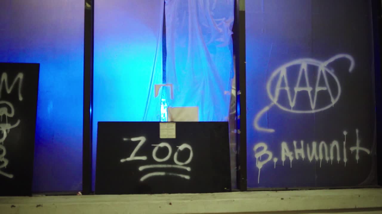 낙서에 경찰 조명