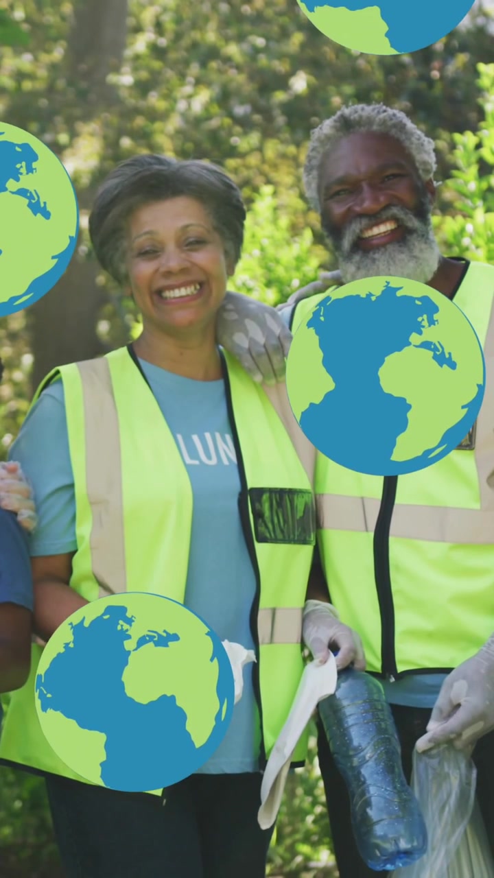 Animazione di globi che cadono su famiglia afroamericana felice che pulisce i rifiuti in campagna
