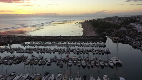 vista aérea de los barcos en el puerto deportivo de saint pierre en la isla de la reunión