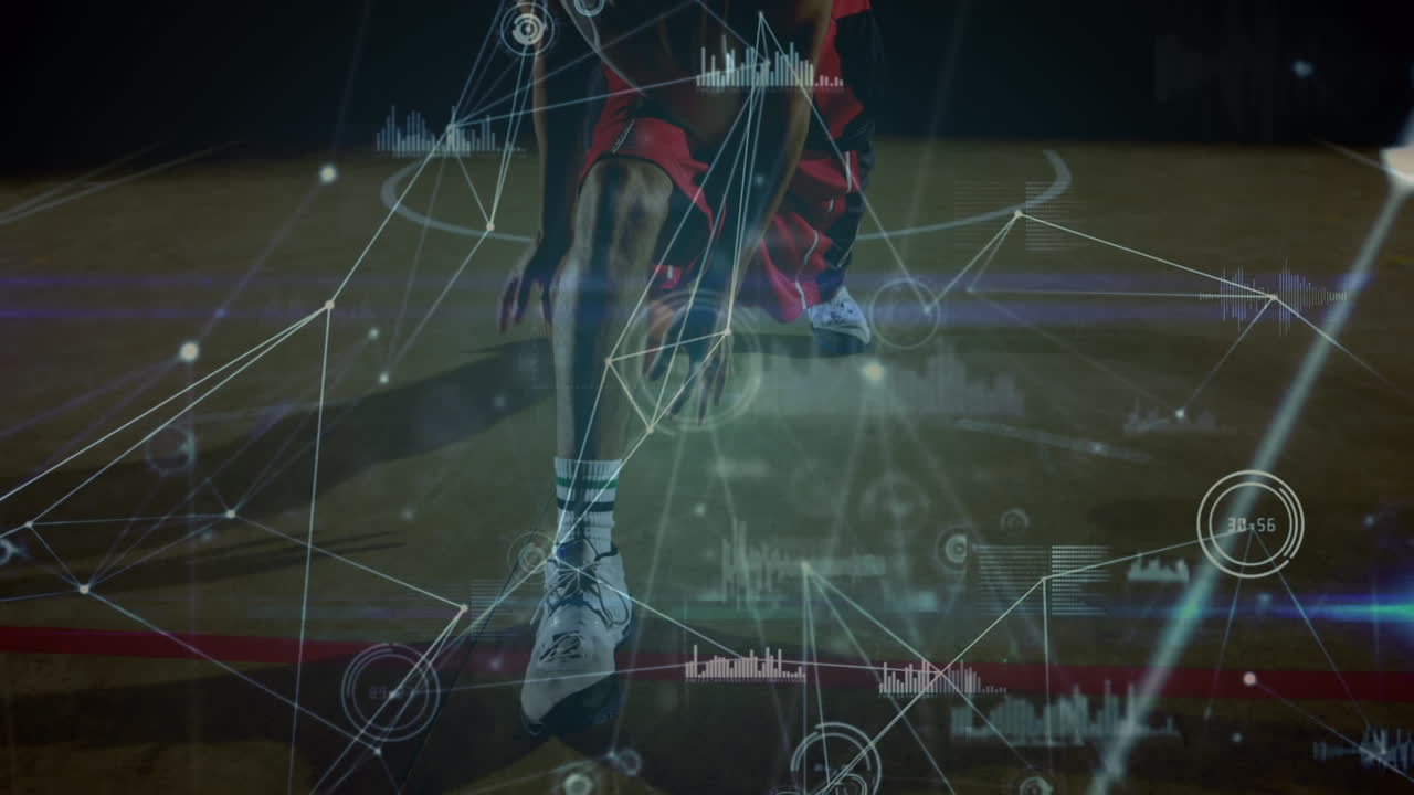 animación de procesamiento de datos, redes de conexiones sobre jugador de baloncesto masculino biracial en el gimnasio