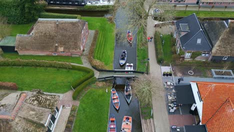 Giethoorn-village---Venice-of-the-Netherlands