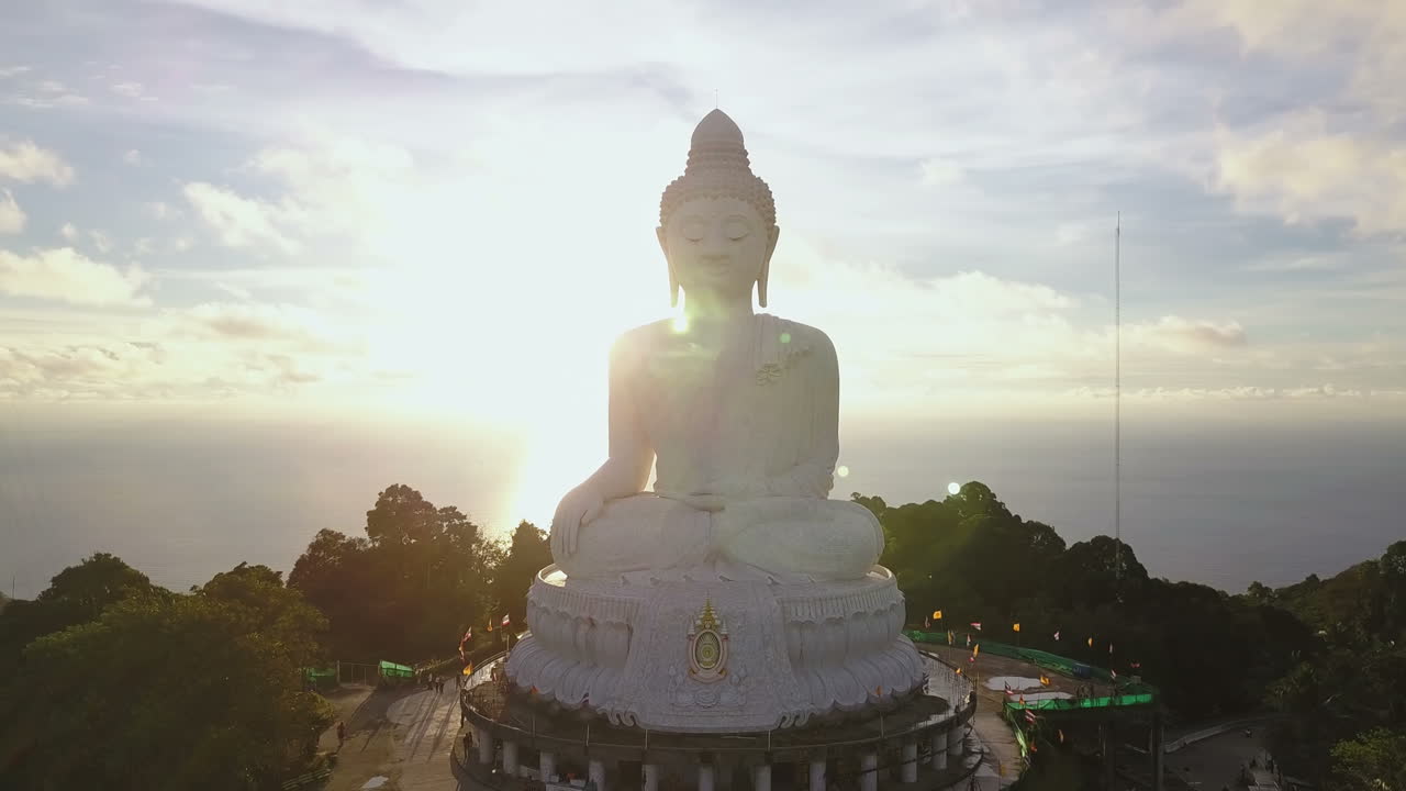 vista aérea del gran buda en phuket, tailandia