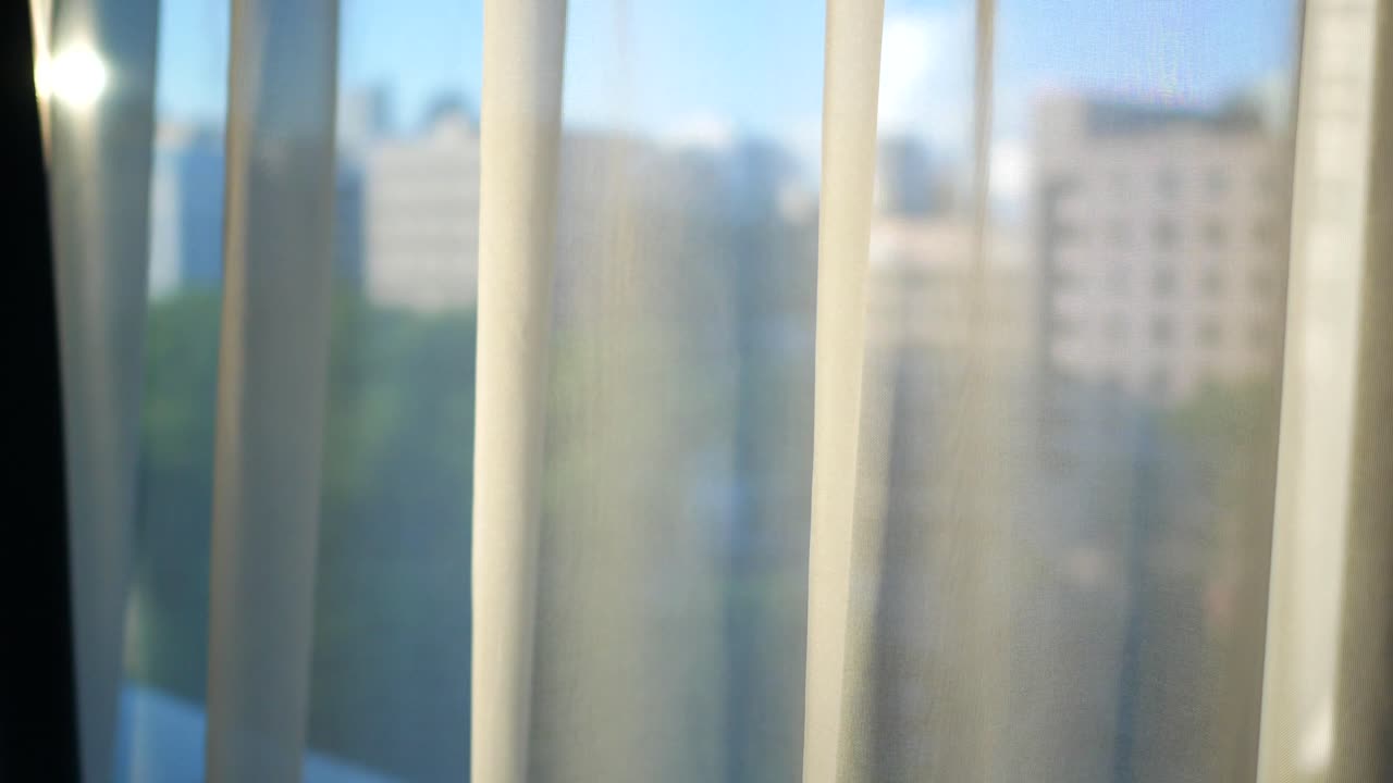 ⁇ 색 깨 ⁇ 한 직물 커튼 가까이