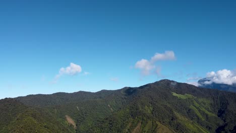 Una-Hermosa-Vista-De-Las-Montañas