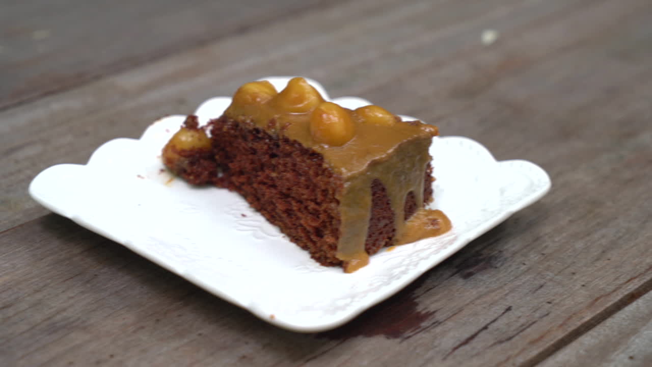 pastel de mantequilla de plátano con macadamia y chocolate