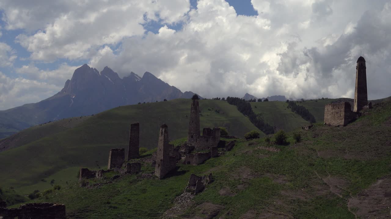 y torres de vigilancia