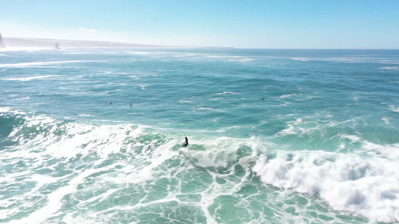 surf na praia da Arrifana, Portugal