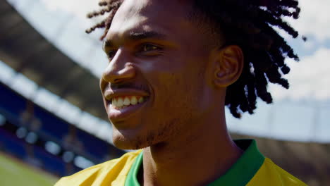 jugador de fútbol en el estadio