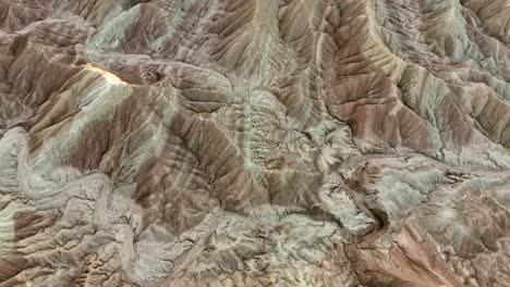 Rayos-De-Sol-Tocando-Carrizo-Badlands-En-El-Parque-Estatal-Del-Desierto-De-Anza-Borrego