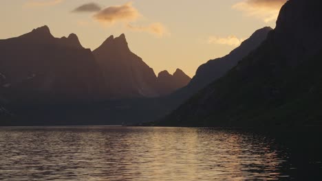 Majestic-mountains-reflected-in-calm-waters-at-sunset-in-Reine,-Lofoten