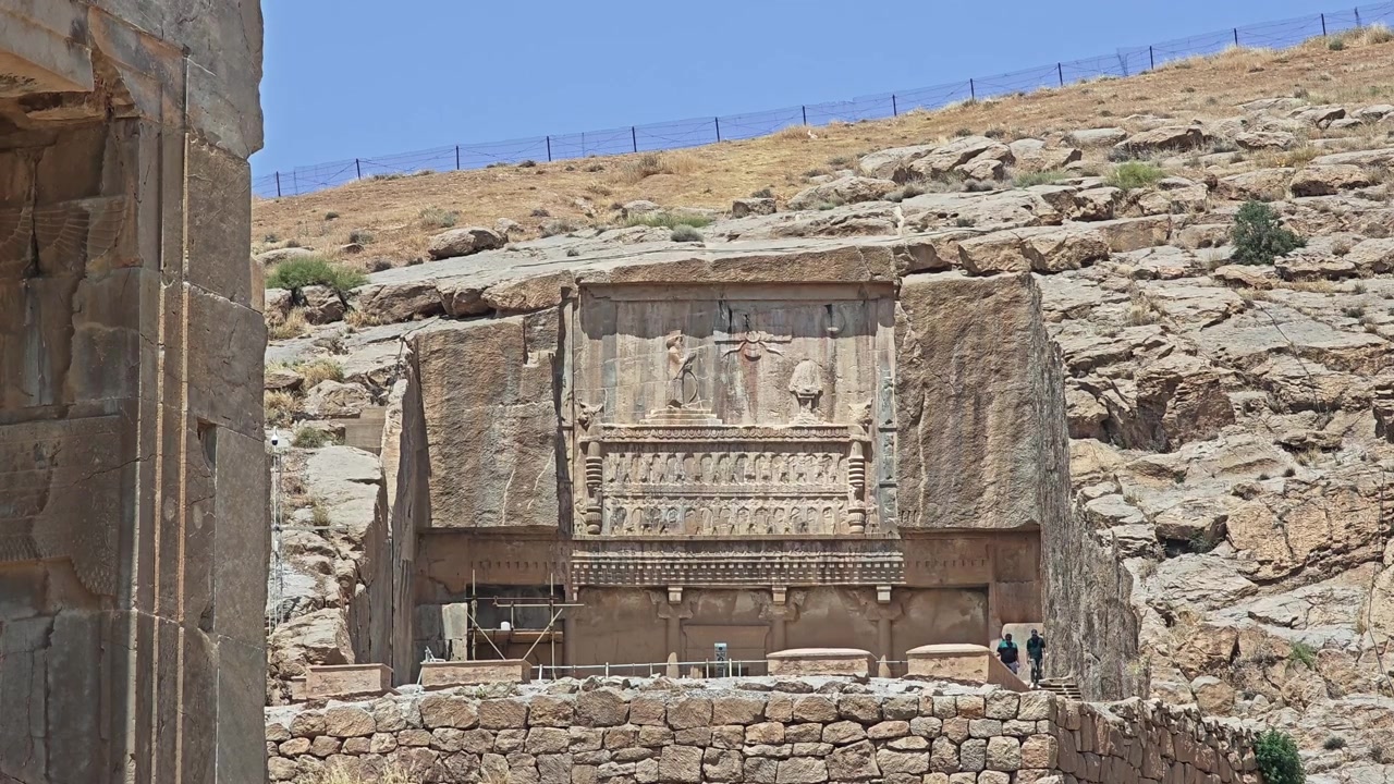 Antica tomba rupestre a Naqsh-e Rostam in Iran