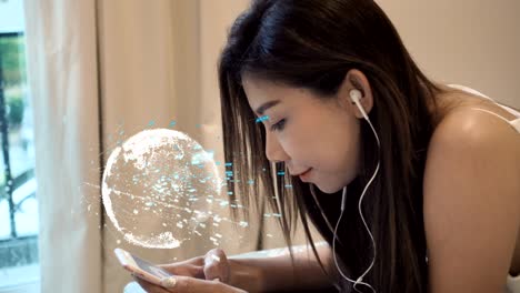 hermosa mujer asiática escuchar música con teléfono inteligente. concepto de tecnología internet comunicación de datos.