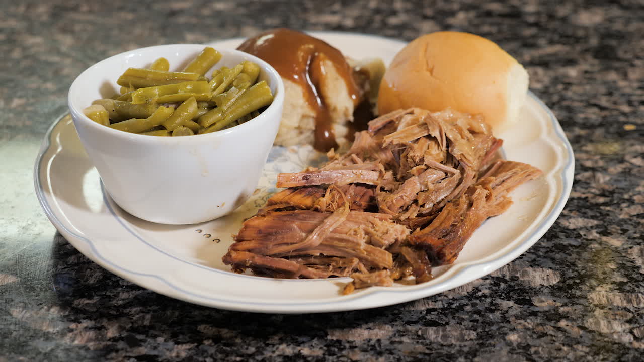 diner yankee pot roast siendo servido, push slider hd