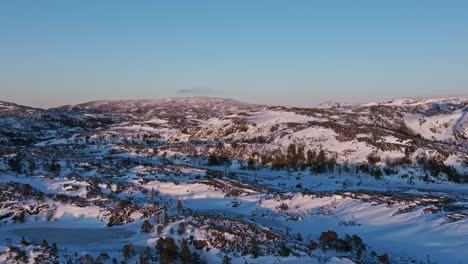 Paisaje-Invernal-En-La-Zona-Rural-De-Bessaker-En-Noruega---Disparo-De-Drones