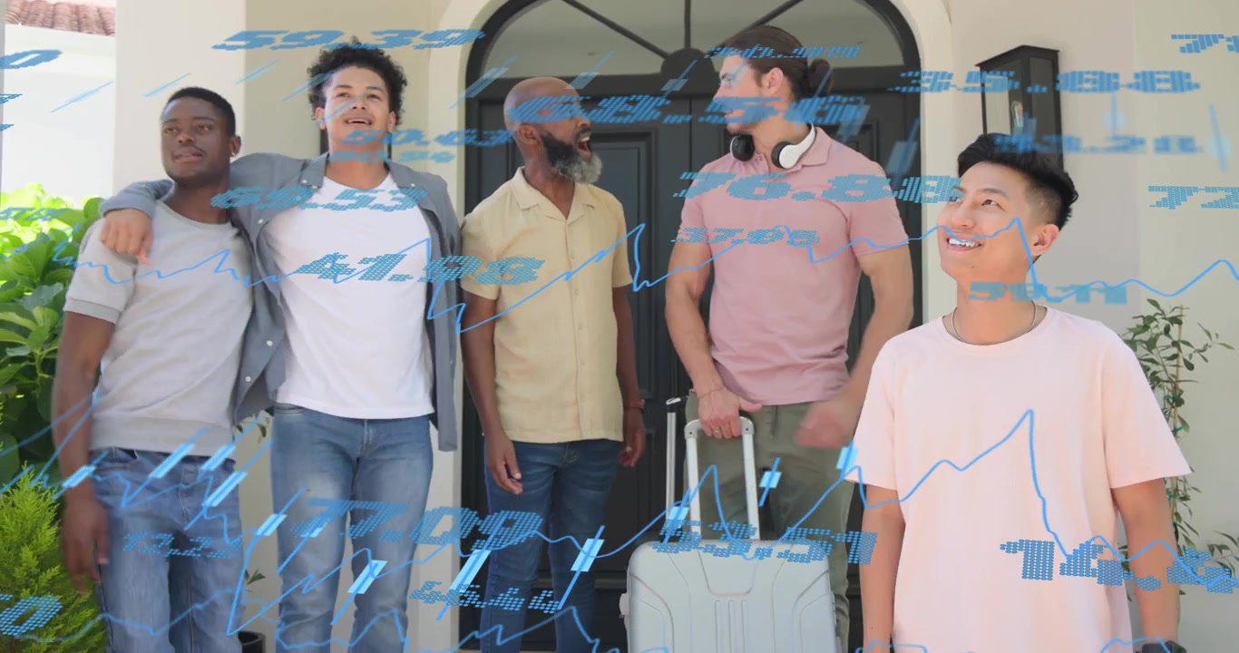 Gruppo di cinque persone che arriva su un portico in stucco, avviando l'esame immobiliare tramite telefono e controllando il sopraluce.